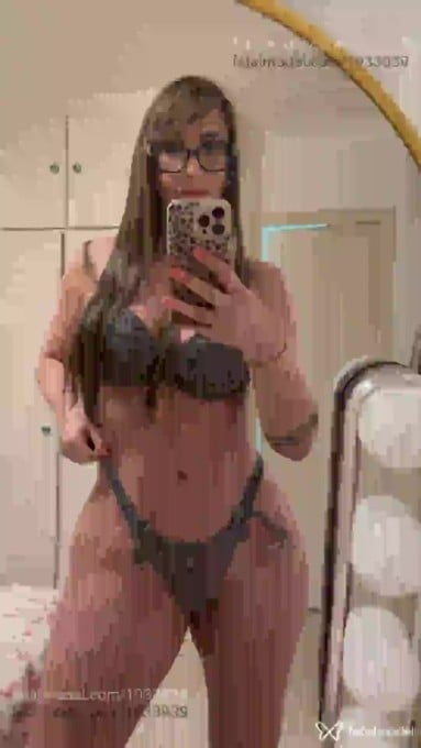 Acompanhante mulher com cabelo castanho de olhos castanhos em São Paulo - Alycia Bittencourt