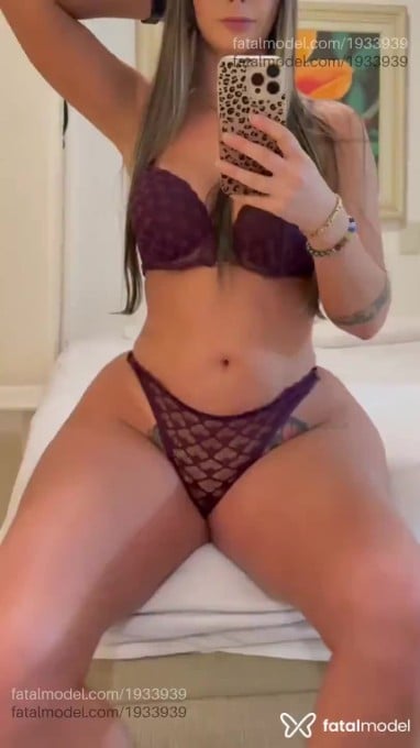 Acompanhante mulher com cabelo castanho de olhos castanhos em São Paulo - Alycia Bittencourt