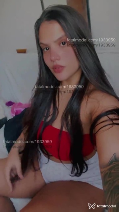 Acompanhante mulher com cabelo castanho de olhos castanhos em Virtual - Lunamirella