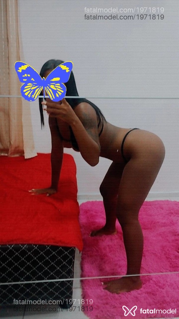 Acompanhante mulher morena (o) de olhos pretos - Yaraa Acompanhante mulher morena (o) de olhos pretos - Yaraa