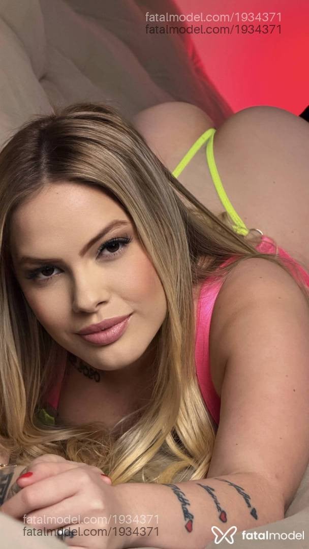 Acompanhante mulher com cabelo castanho de olhos castanhos - Gabriela