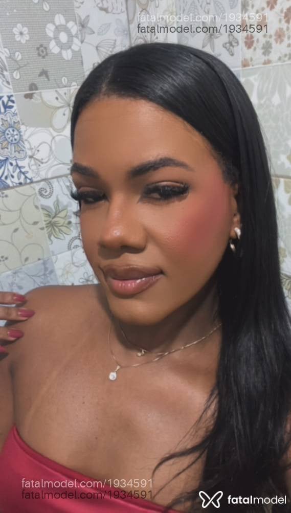Acompanhante mulher trans morena (o) de olhos castanhos - Nandinha