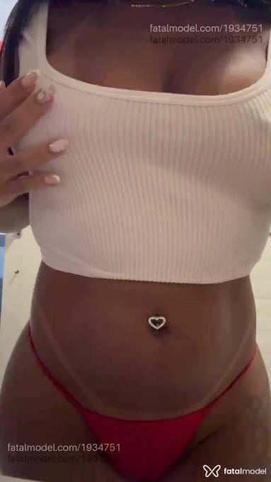 Acompanhante mulher morena (o) de olhos pretos - Inaê Acompanhante mulher morena (o) de olhos pretos - Inaê