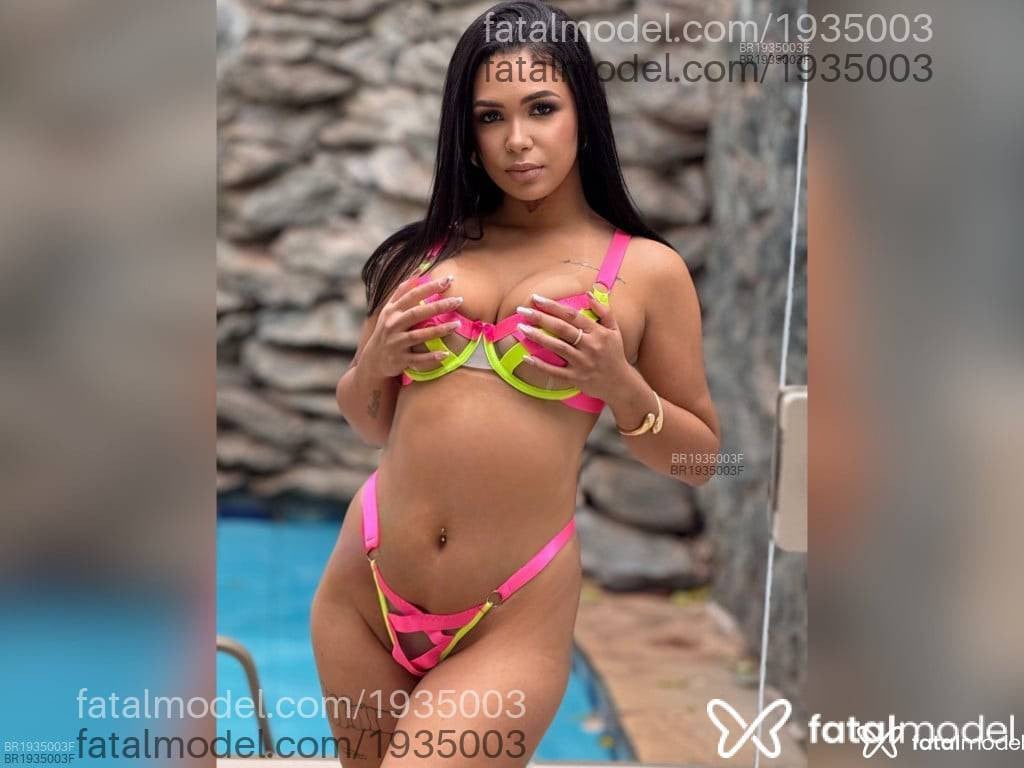 Acompanhante mulher morena (o) de olhos pretos - Jheny