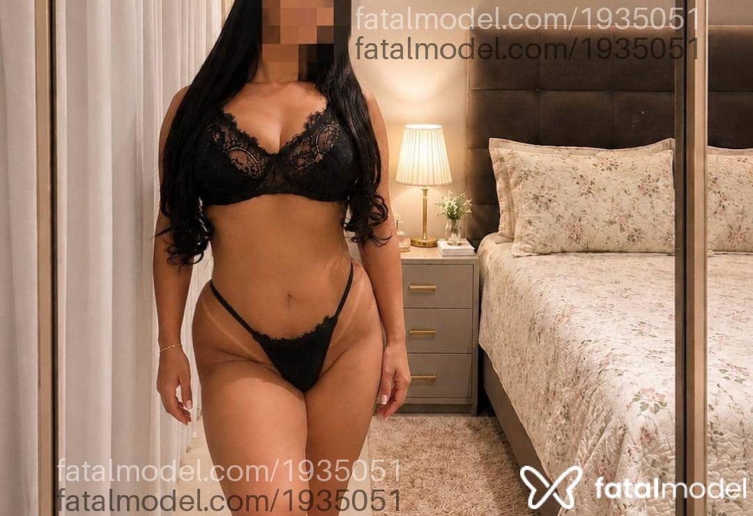 Acompanhante mulher com cabelo castanho de olhos verdes - Gabi Campos