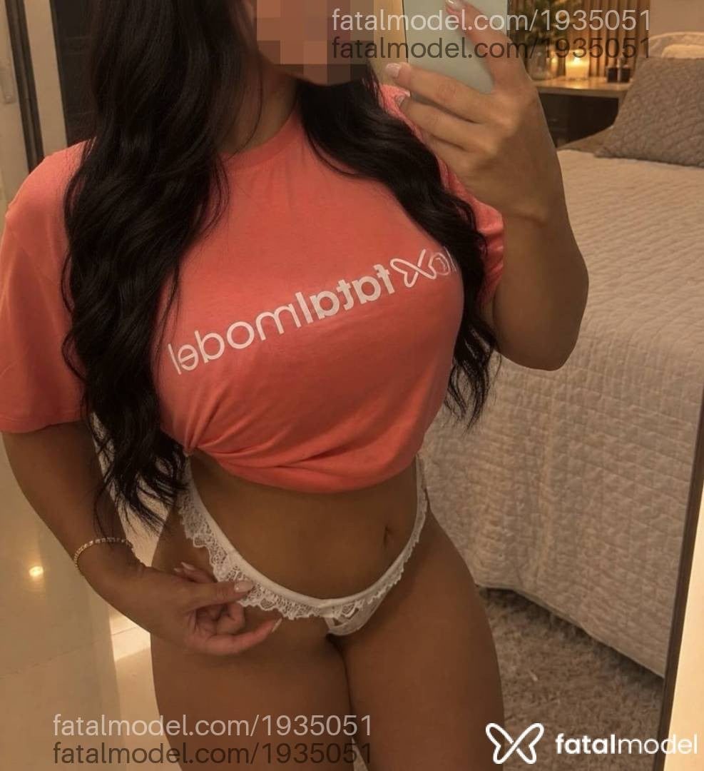 Acompanhante mulher com cabelo castanho de olhos verdes - Gabi Campos
