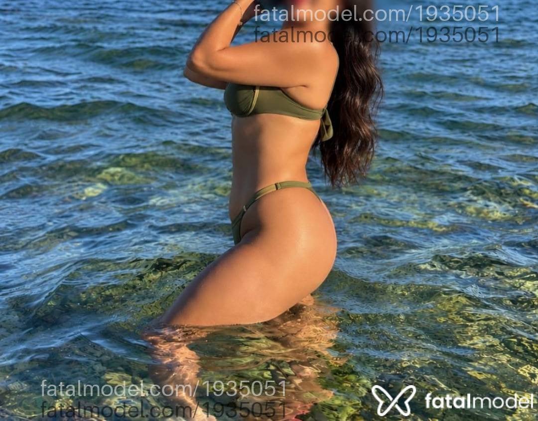 Acompanhante mulher com cabelo castanho de olhos verdes - Gabi Campos