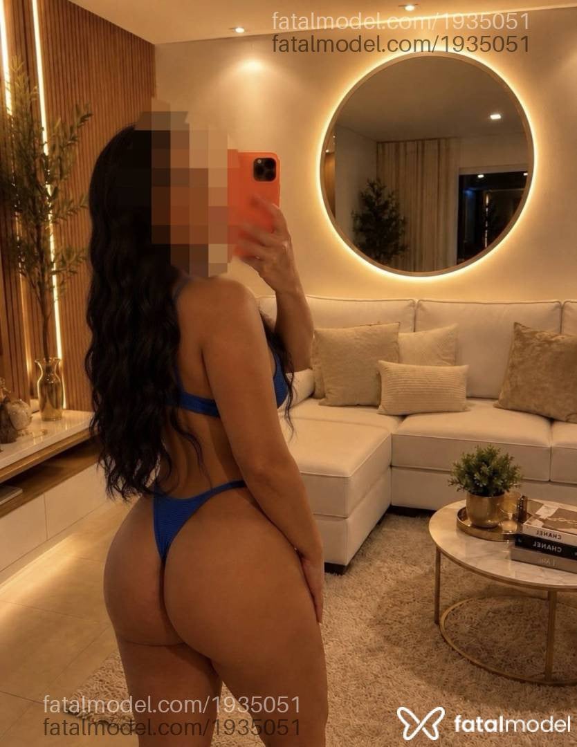 Acompanhante mulher com cabelo castanho de olhos verdes - Gabi Campos