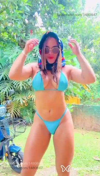 Acompanhante mulher com cabelo castanho de olhos pretos - Alice