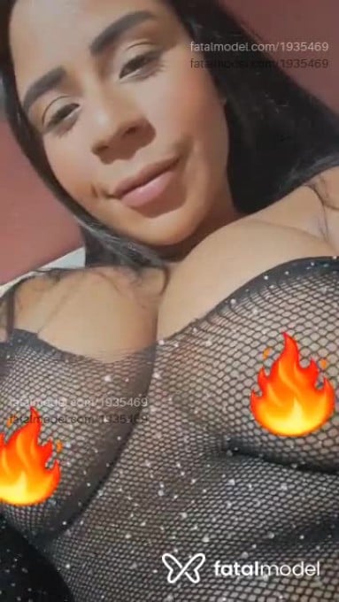 Acompanhante mulher com cabelo castanho de olhos castanhos em Uruaçu Acompanhante mulher com cabelo castanho de olhos castanhos em Uruaçu - Michelle Fagundes