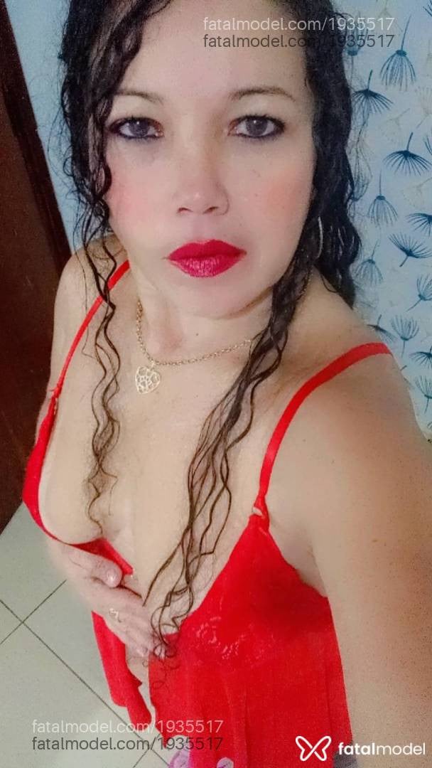 Acompanhante mulher com cabelo castanho de olhos mel em Atibaia - Cristal