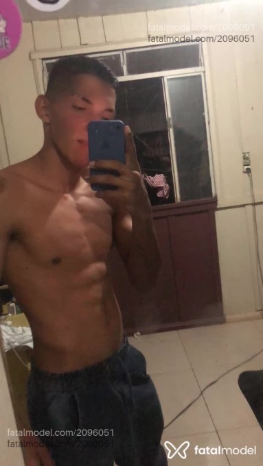 Acompanhante homem com cabelo castanho de olhos castanhos - José Soto