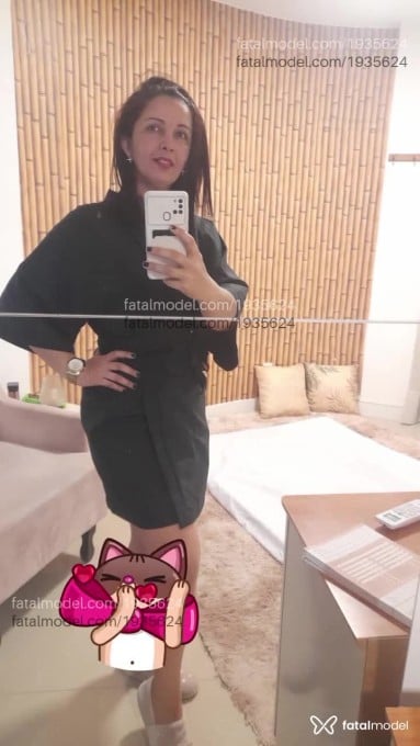 Acompanhante mulher com cabelo colorido de olhos castanhos em Itajaí - Natacha leão