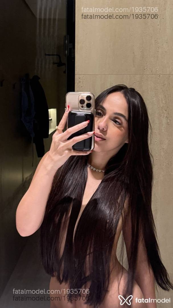 Acompanhante mulher morena (o) de olhos castanhos - Jade Valença Acompanhante mulher morena (o) de olhos castanhos - Jade Valença