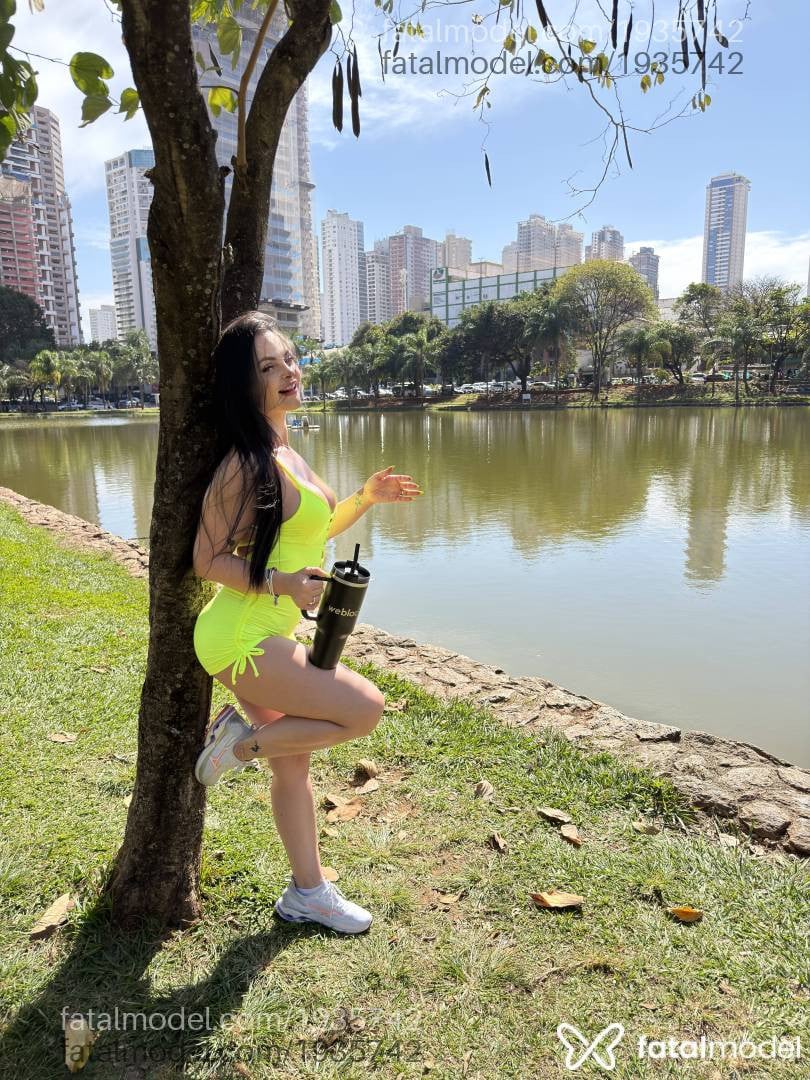 Acompanhante mulher morena (o) de olhos mel - Paolla Vorcaro Acompanhante mulher morena (o) de olhos mel - Paolla Vorcaro
