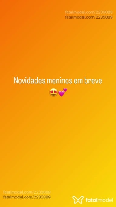 Acompanhante mulher trans com cabelo castanho de olhos mel em Mateus Leme - Rafaela Faria