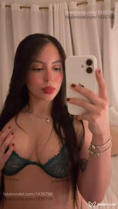 Acompanhante mulher morena (o) de olhos castanhos em Virtual - Anora Vilar