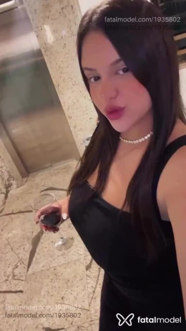 Acompanhante mulher com cabelo castanho de olhos castanhos - Milena