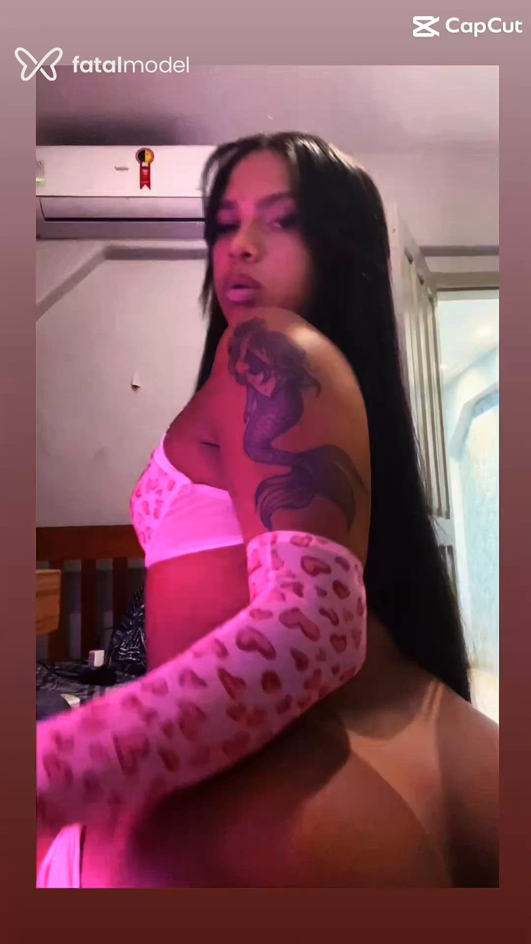 Acompanhante mulher trans morena (o) de olhos pretos - Anna Lu Rodrigues