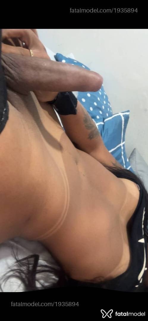 Acompanhante mulher trans morena (o) de olhos pretos - Anna Lu Rodrigues