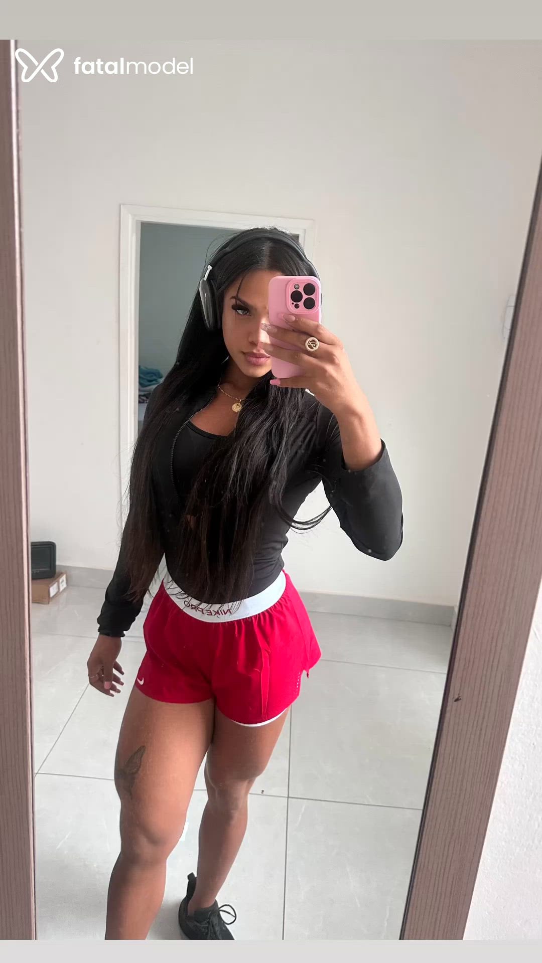 Acompanhante mulher trans morena (o) de olhos pretos - Anna Lu Rodrigues