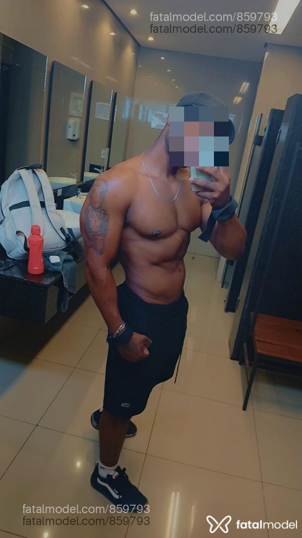 Acompanhante homem morena (o) de olhos castanhos em Porto Alegre - Pretinho