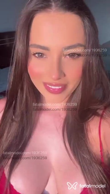 Acompanhante mulher com cabelo castanho de olhos castanhos em Araras - Julia
