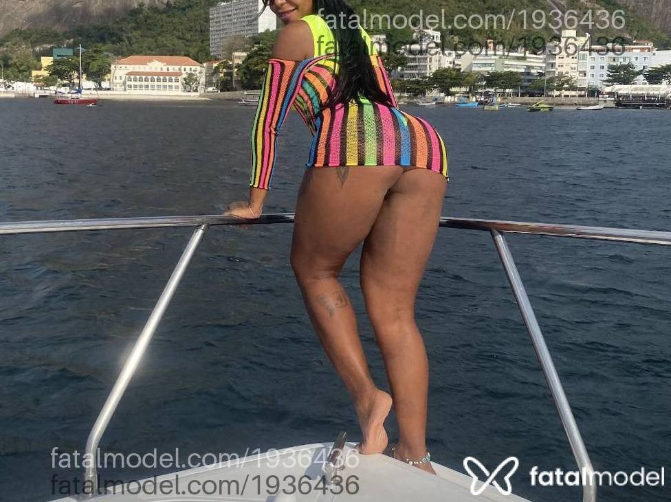 Acompanhante mulher com cabelo castanho de olhos castanhos - Renata