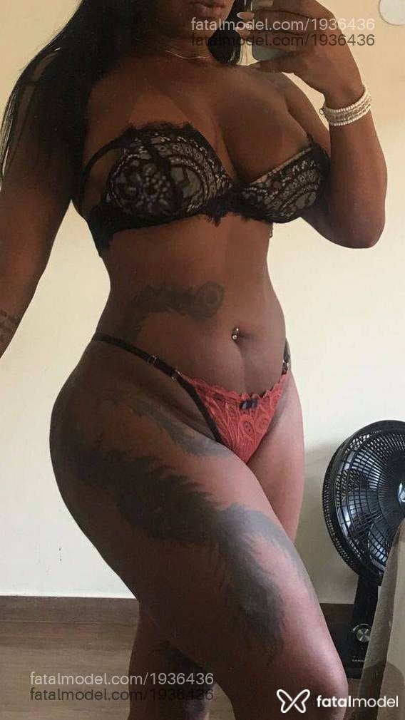 Acompanhante mulher com cabelo castanho de olhos castanhos - Renata