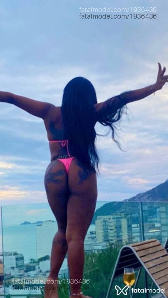 Acompanhante mulher com cabelo castanho de olhos castanhos - Renata