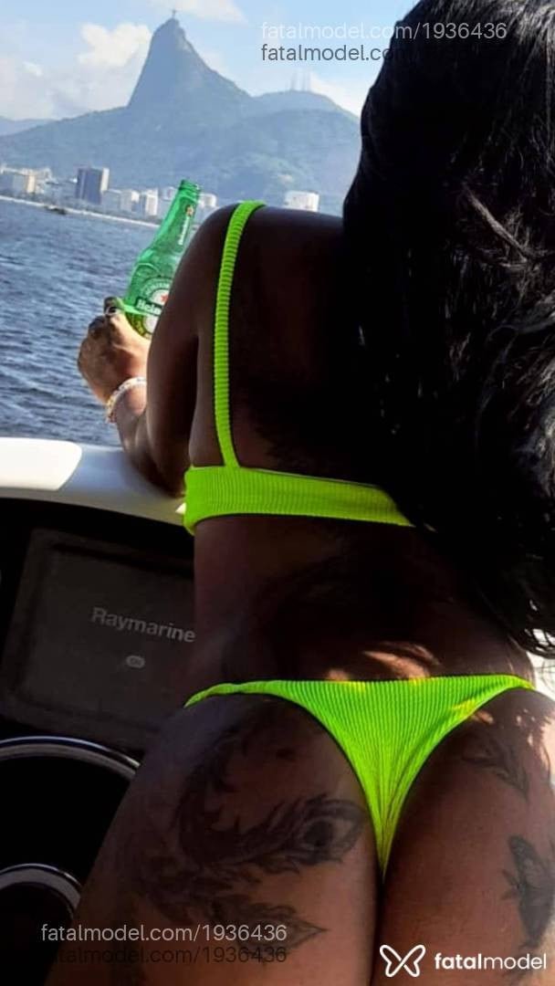 Acompanhante mulher com cabelo castanho de olhos castanhos - Renata