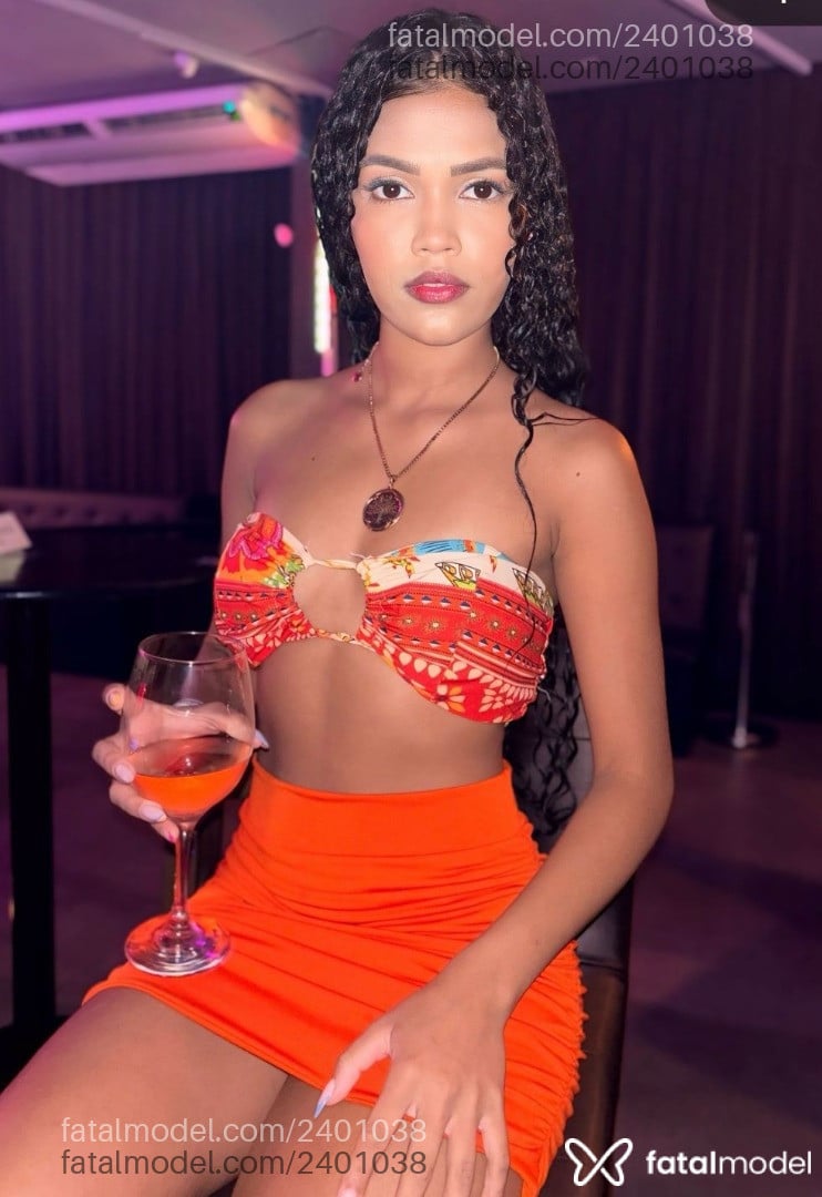 Acompanhante mulher morena (o) de olhos pretos em Goiânia - Ellen