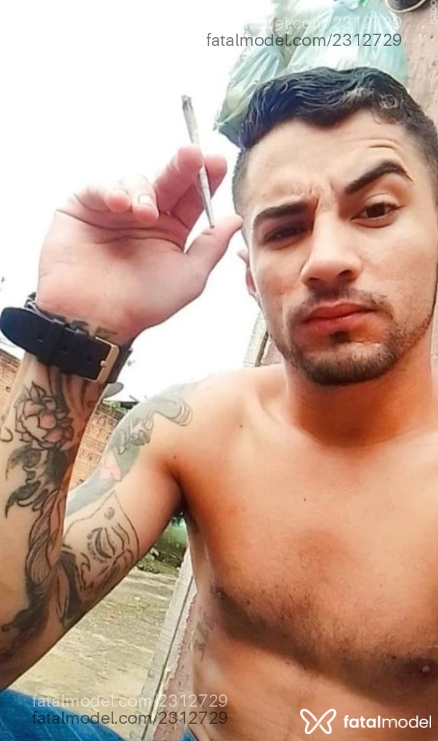 Acompanhante homem com cabelo colorido de olhos castanhos em Anápolis - Hugor