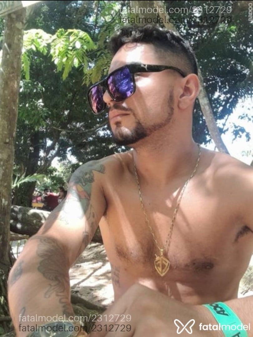Acompanhante homem com cabelo colorido de olhos castanhos em Anápolis - Hugor