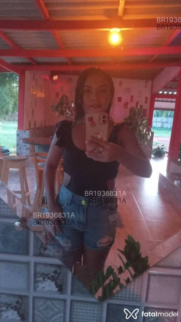 Acompanhante mulher morena (o) de olhos pretos em Aripuanã - Letícia