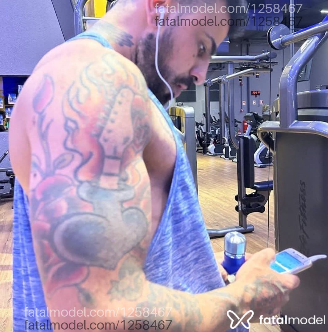 Acompanhante homem com cabelo castanho de olhos castanhos em Porto Alegre Acompanhante homem com cabelo castanho de olhos castanhos em Porto Alegre - MagicMike