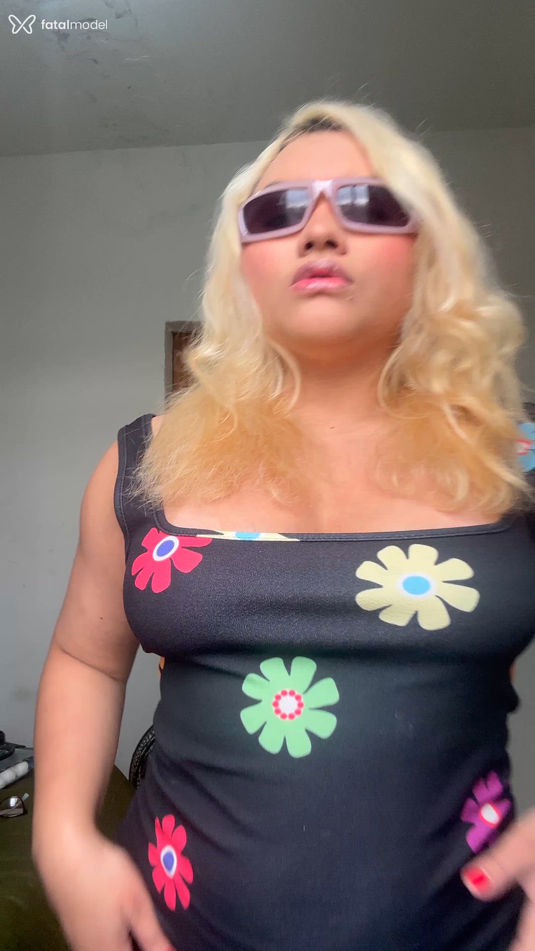 Acompanhante mulher loira (o) de olhos verdes - Kimberly