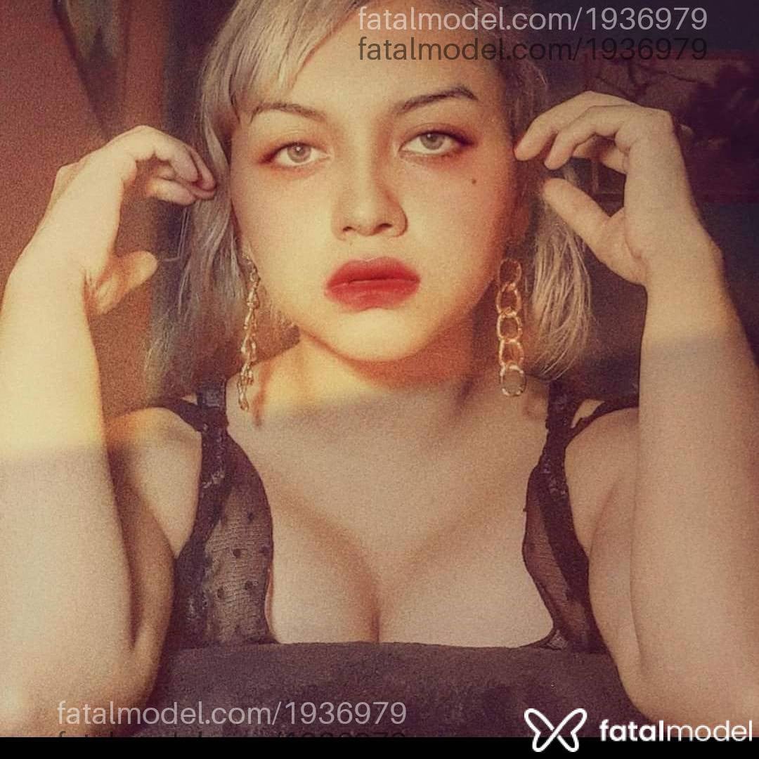 Acompanhante mulher loira (o) de olhos verdes - Kimberly