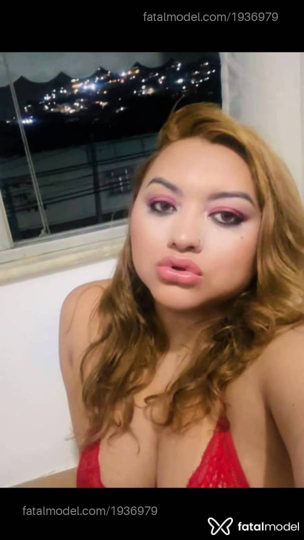 Acompanhante mulher loira (o) de olhos verdes - Kimberly