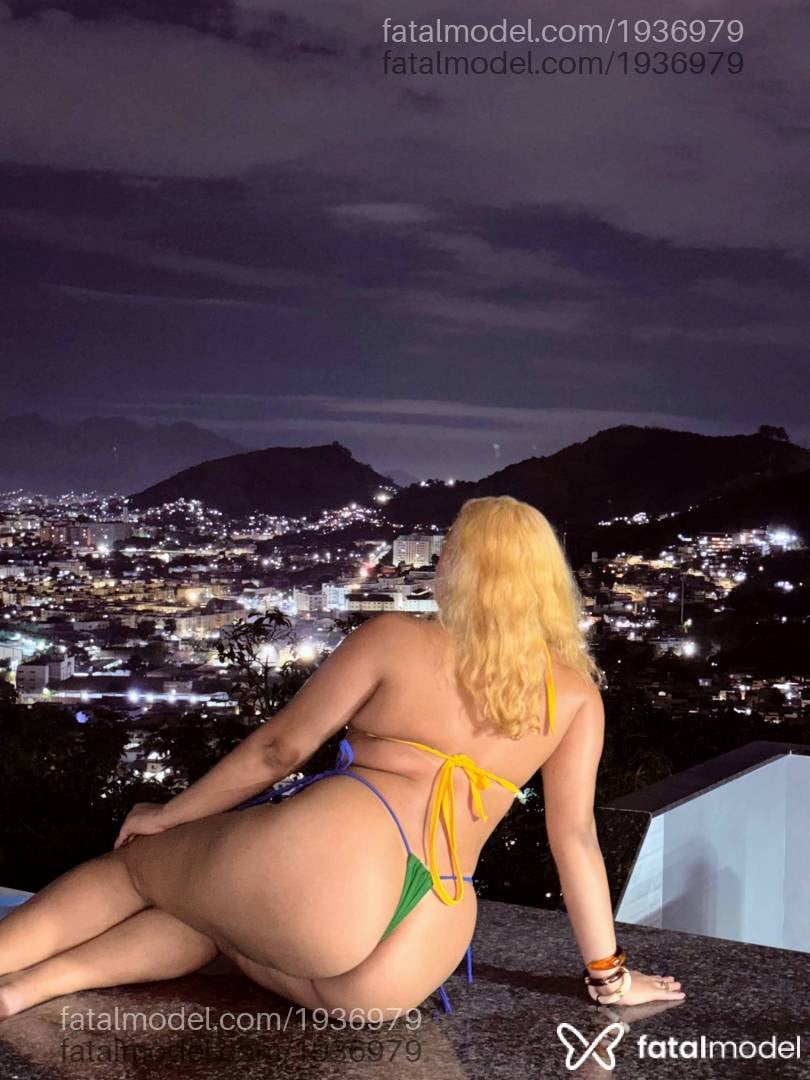 Acompanhante mulher loira (o) de olhos verdes - Kimberly