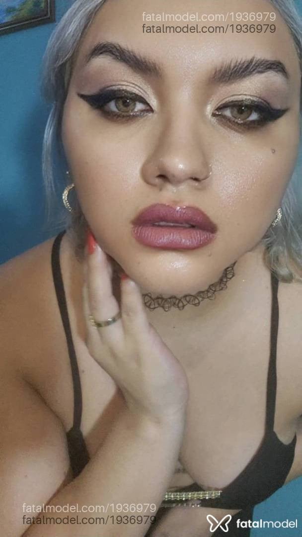 Acompanhante mulher loira (o) de olhos verdes - Kimberly