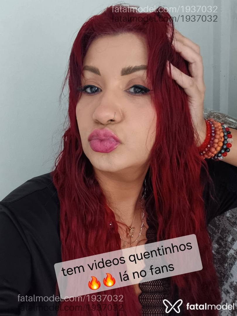 Acompanhante mulher ruiva (o) de olhos castanhos - Faby Flores