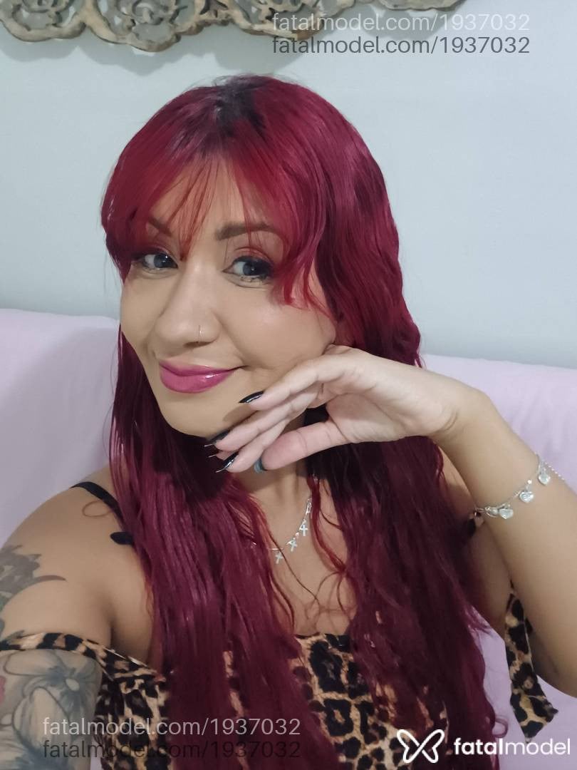 Acompanhante mulher ruiva (o) de olhos castanhos - Faby Flores