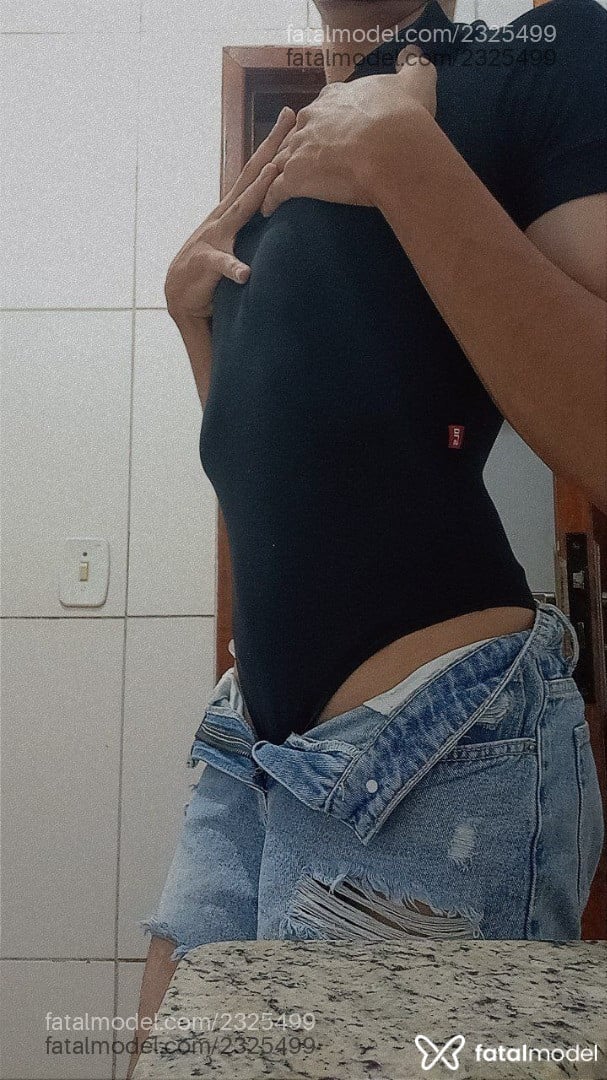 Acompanhante não-binário morena (o) de olhos castanhos em Aparecida de Goiânia - Biibi