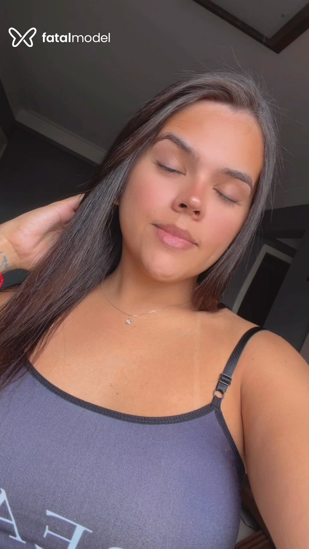 Acompanhante mulher trans com cabelo castanho de olhos castanhos - Joyce