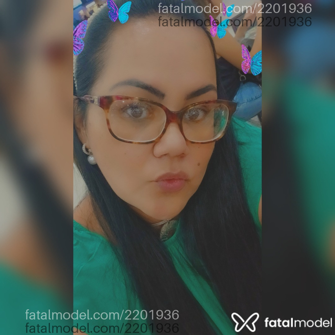 Acompanhante mulher morena (o) de olhos castanhos em Virtual Acompanhante mulher morena (o) de olhos castanhos em Virtual - Rosa Negra