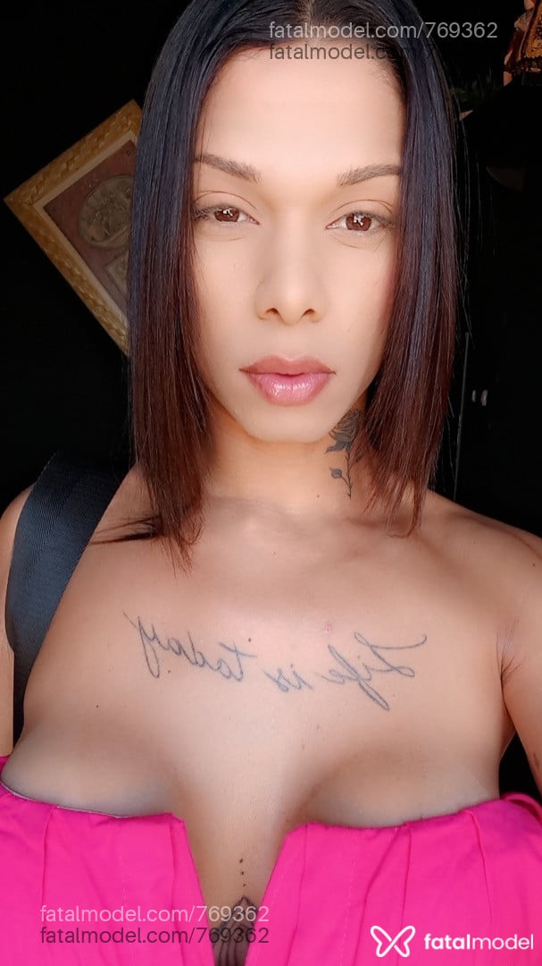 Acompanhante mulher trans com cabelo castanho de olhos castanhos em Uberaba - Gaby Ribeiro