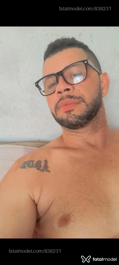 Acompanhante homem com cabelo castanho de olhos mel em Rio Claro Acompanhante homem com cabelo castanho de olhos mel em Rio Claro - Mamadeira Cheia