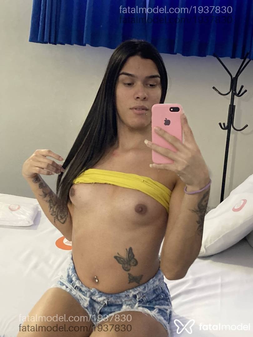 Acompanhante mulher trans com cabelo castanho de olhos pretos em Itapira - Erica Ayshila