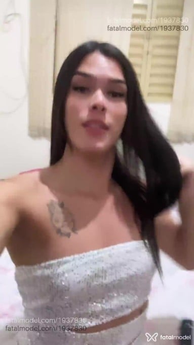 Acompanhante mulher trans com cabelo castanho de olhos pretos em Itapira - Erica Ayshila